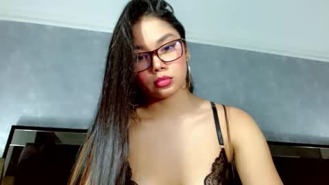 Snapshot of jasminemoore chatting on October 4, 11:58 pm Jazmin online show from October 4, 11:58 pm