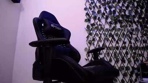 JKing  online show from March 5, 5:09 pm