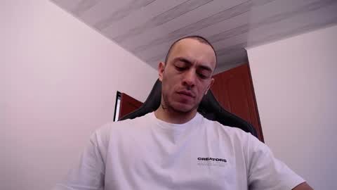Snapshot of jasson_king01 chatting on May 6, 1:49 pm JKing online show from May 6, 1:49 pm