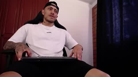 Snapshot of jasson_king01 chatting on May 29, 3:32 pm JKing online show from May 29, 3:32 pm