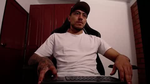 Snapshot of jasson_king01 chatting on June 2, 1:02 pm JKing online show from June 2, 1:02 pm