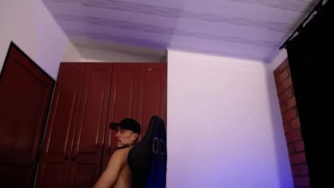 Snapshot of jasson_king01 chatting on June 6, 2:16 am JKing online show from June 6, 2:16 am