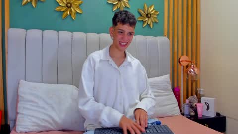 Snapshot of jasson_smit chatting on December 21, 1:42 pm J A S S O N online show from December 21, 1:42 pm