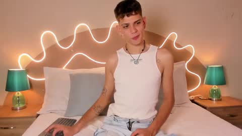 Snapshot of jasson_smit chatting on October 2, 3:19 pm J A S S O N online show from October 2, 3:19 pm