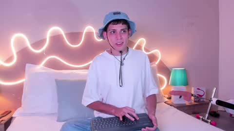 Snapshot of jasson_smit chatting on October 5, 7:34 pm J A S S O N online show from October 5, 7:34 pm