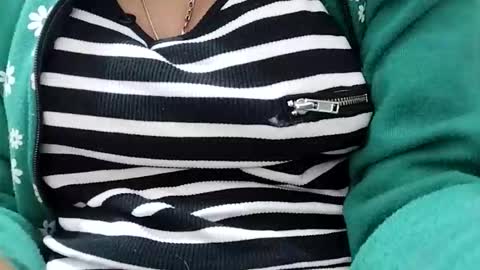 jasspreettt online show from December 4, 1:48 am