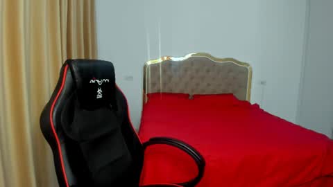 Snapshot of javicute4u chatting on August 6, 10:44 pm Javi online show from August 6, 10:44 pm