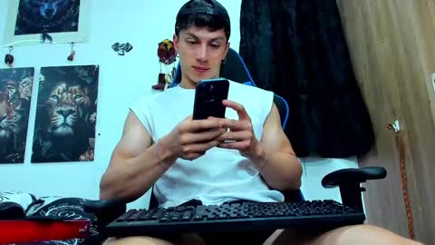 Snapshot of javiersexymann chatting on March 1, 3:53 am Javier online show from March 1, 3:53 am