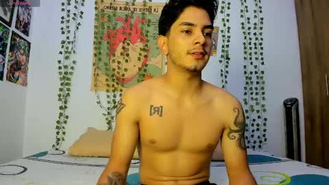 Snapshot of jaxjinx_ chatting on April 13, 12:38 am Jax and Jinx online show from April 13, 12:38 am