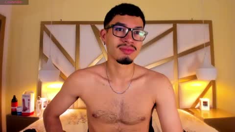 Snapshot of jaxon_carter chatting on May 19, 2:40 am jaxon_carter online show from May 19, 2:40 am