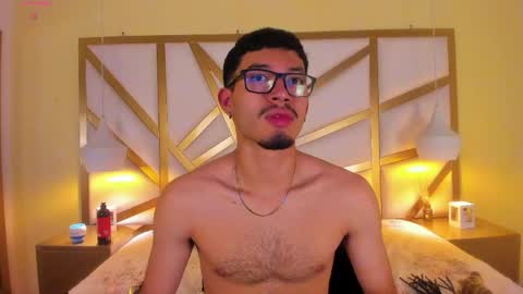 Snapshot of jaxon_carter chatting on June 4, 2:39 am jaxon_carter online show from June 4, 2:39 am