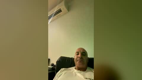 Snapshot of jay_9i chatting on July 20, 12:51 pm jay_9i online show from July 20, 12:51 pm