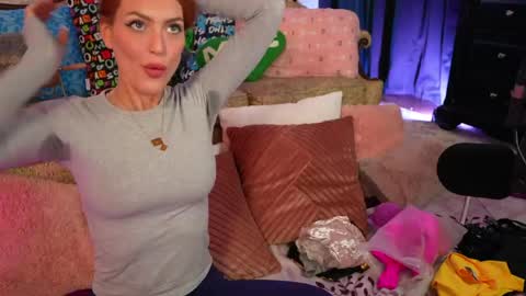 Snapshot of jaybeitsme chatting on May 3, 9:04 am JennyBlighe online show from May 3, 9:04 am