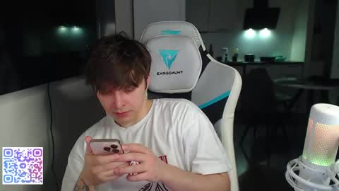 Snapshot of jayce_icestone chatting on April 24, 3:36 pm Jayce online show from April 24, 3:36 pm