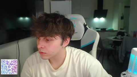 Snapshot of jayce_icestone chatting on May 4, 5:53 pm Jayce online show from May 4, 5:53 pm
