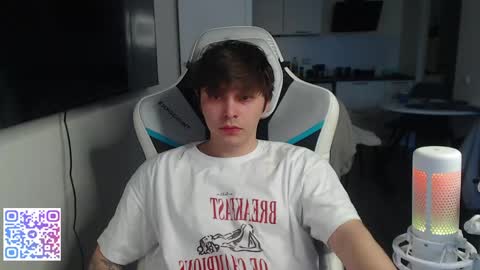 Snapshot of jayce_icestone chatting on May 16, 4:50 pm Jayce online show from May 16, 4:50 pm