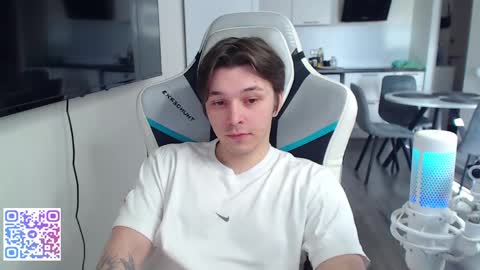 Snapshot of jayce_icestone chatting on June 3, 4:37 am Jayce online show from June 3, 4:37 am
