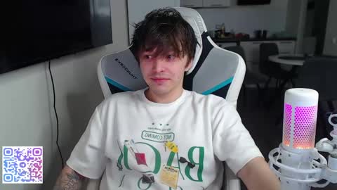 Snapshot of jayce_icestone chatting on June 9, 2:01 am Jayce online show from June 9, 2:01 am