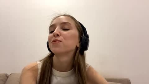 Snapshot of jayehubiak chatting on March 3, 2:12 pm Isabella Rose online show from March 3, 2:12 pm