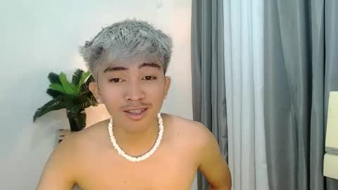 jaysee_hugecox online show from April 16, 10:38 am