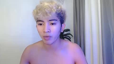jaysee_hugecox online show from May 19, 12:00 pm