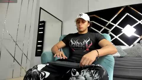 Snapshot of jaytaylorr chatting on July 22, 11:35 am Jay Taylor online show from July 22, 11:35 am