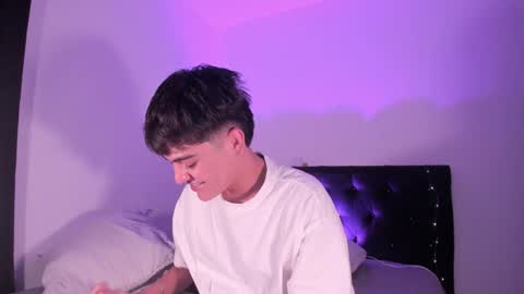 Snapshot of jaythomax chatting on January 12, 8:25 am jaythomax online show from January 12, 8:25 am