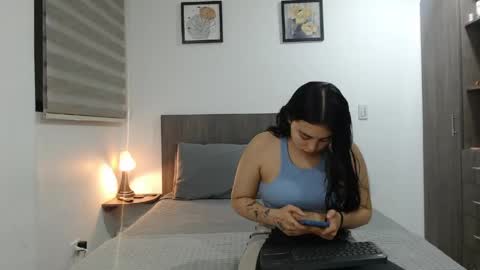 Snapshot of jazmin_dharius chatting on May 19, 6:53 am Jazmin and Scarlett online show from May 19, 6:53 am