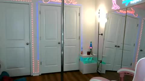 Snapshot of jazminefox chatting on May 4, 4:36 pm Jazmine Fox online show from May 4, 4:36 pm