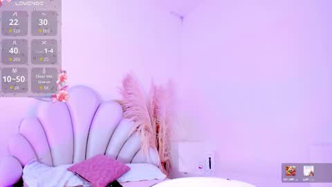 Snapshot of jazminn_01 chatting on July 7, 7:23 am Jazmin online show from July 7, 7:23 am