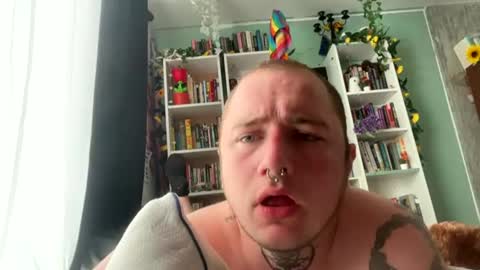 Snapshot of jazzyboypussylol chatting on July 16, 1:55 am mymomleftmesoilikeitinthe online show from July 16, 1:55 am