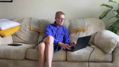 Snapshot of jcar57 chatting on October 11, 10:36 am Jon online show from October 11, 10:36 am