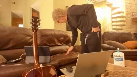 JDinEuless online show from November 9, 4:27 pm