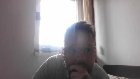 Snapshot of je_melody chatting on May 19, 11:27 am EJ Melody online show from May 19, 11:27 am