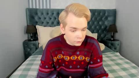 Snapshot of je_salvatore chatting on February 2, 7:51 am je_salvatore online show from February 2, 7:51 am