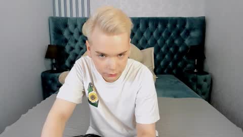 Snapshot of je_salvatore chatting on March 4, 7:47 am je_salvatore online show from March 4, 7:47 am