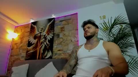 Snapshot of jean_lopez chatting on July 3, 4:41 am Jean axelcrow Modelo Independiente online show from July 3, 4:41 am