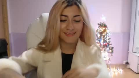 Snapshot of jean_monroe chatting on December 2, 1:47 am Jean online show from December 2, 1:47 am