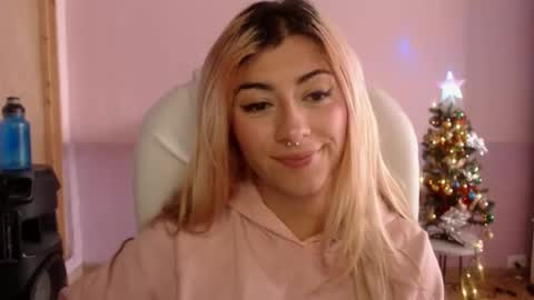 Snapshot of jean_monroe chatting on December 5, 7:38 pm Jean online show from December 5, 7:38 pm