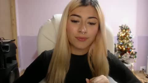 Snapshot of jean_monroe chatting on December 7, 12:41 am Jean online show from December 7, 12:41 am