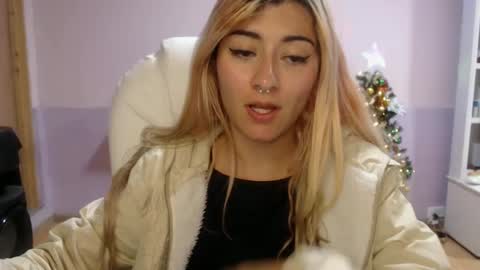 Snapshot of jean_monroe chatting on December 9, 11:45 pm Jean online show from December 9, 11:45 pm