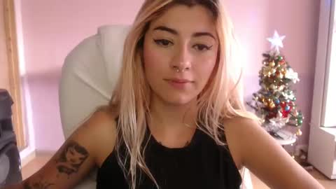 Snapshot of jean_monroe chatting on December 12, 4:10 pm Jean online show from December 12, 4:10 pm