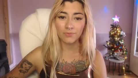 Snapshot of jean_monroe chatting on December 13, 10:13 pm Jean online show from December 13, 10:13 pm