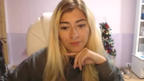 Snapshot of jean_monroe chatting on February 7, 3:45 am Jean online show from February 7, 3:45 am