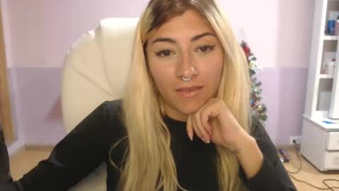 Snapshot of jean_monroe chatting on February 8, 2:36 am Jean online show from February 8, 2:36 am