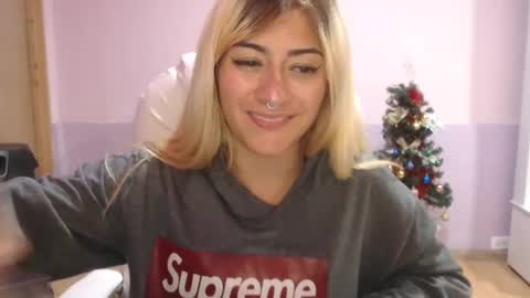 Snapshot of jean_monroe chatting on February 12, 1:41 am Jean online show from February 12, 1:41 am