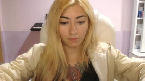 Snapshot of jean_monroe chatting on February 24, 1:46 am Jean online show from February 24, 1:46 am