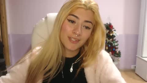 Snapshot of jean_monroe chatting on March 2, 11:20 pm Jean online show from March 2, 11:20 pm