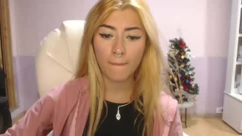 Snapshot of jean_monroe chatting on March 4, 3:22 am Jean online show from March 4, 3:22 am