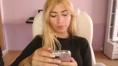 Snapshot of jean_monroe chatting on March 5, 4:57 pm Jean online show from March 5, 4:57 pm